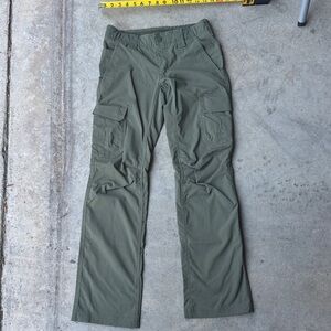 Under Armour Women’s Cargo Pants – Green – Size 0